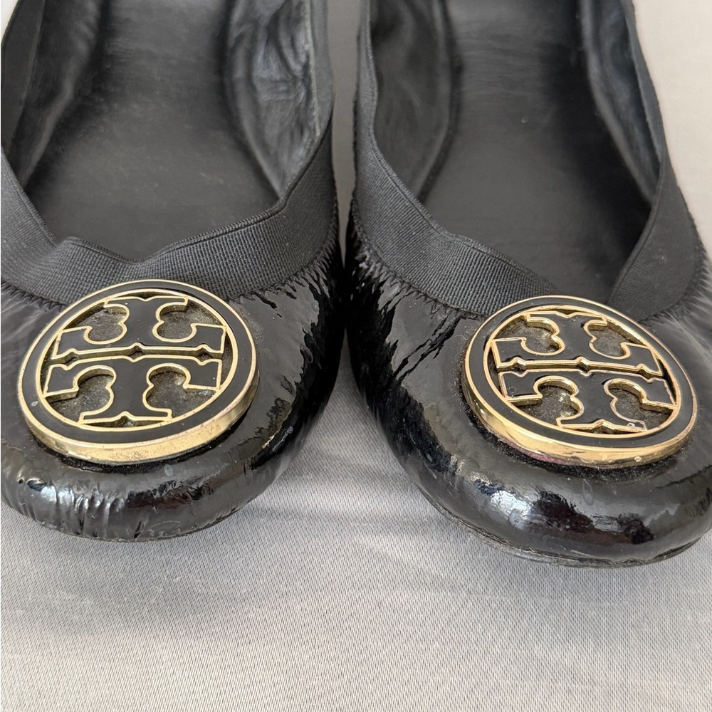 Tory Burch Size 8.5 Black Caroline Patent Leather Workwear Flats - Picture 3 of 9